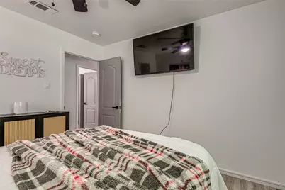 2009 Meadow Glen, Irving, TX 75060 - Photo 16