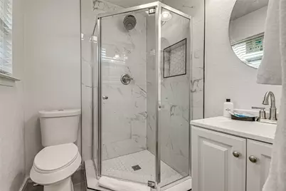 2009 Meadow Glen, Irving, TX 75060 - Photo 14