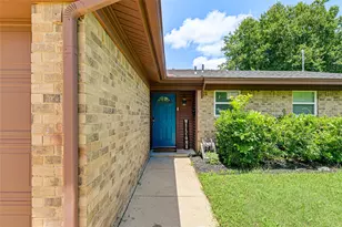 2009 Meadow Glen, Irving, TX 75060 - Photo 2