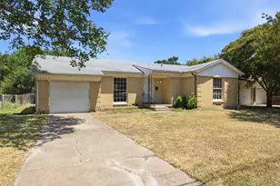 1219 Daisy Ln, Irving, TX 75061 - Photo 2