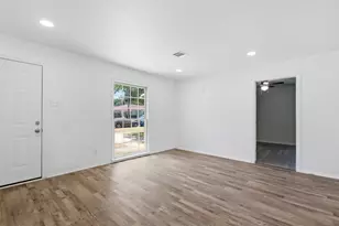 1219 Daisy Ln, Irving, TX 75061 - Photo 6