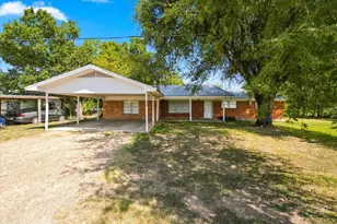 710 E Avenue A, Rosebud, TX 76570 - Photo 2
