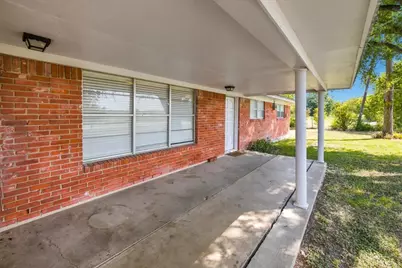 710 E Avenue A, Rosebud, TX 76570 - Photo 4
