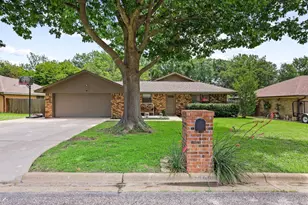 713 Patricia Dr, Sherman, TX 75090 - Photo 2