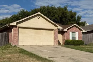 4909 Brianhill Dr, Fort Worth, TX 76135 - Photo 2