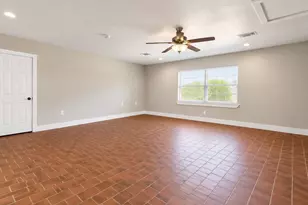 1000 La Villeta St, Mexia, TX 76667 - Photo 8