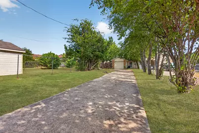 303 Liberty Place, Grand Prairie, TX 75052 - Photo 18