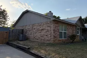 2909 Kathleen Ln, Euless, TX 76039 - Photo 2