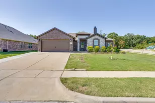 1533 Grassy Meadows Dr, Burleson, TX 76058 - Photo 2