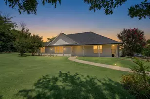 321 E Woody Creek Ct, Springtown, TX 76082 - Photo 1