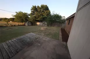 2204 Towne N Dr, Cleburne, TX 76033 - Photo 6