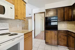 7805 Marlborough Dr W, Fort Worth, TX 76134 - Photo 12