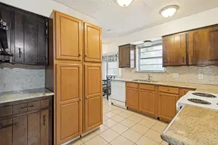 7805 Marlborough Dr W, Fort Worth, TX 76134 - Photo 10