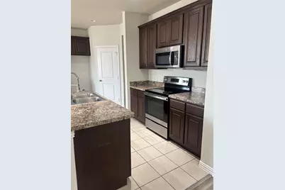 352 Emerald Creek Drive, Fort Worth, TX 76131 - Photo 6