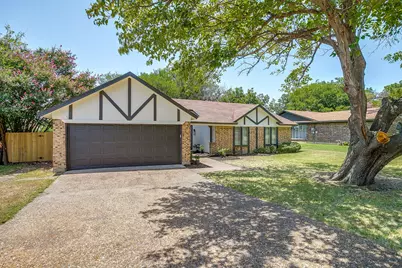 105 Lakeway Drive, Benbrook, TX 76126 - Photo 2