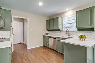 105 Lakeway Dr, Benbrook, TX 76126 - Photo 16