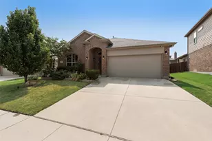 1733 Falling Star Dr, Fort Worth, TX 76052 - Photo 4
