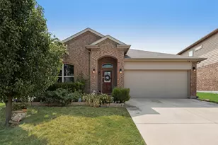 1733 Falling Star Dr, Fort Worth, TX 76052 - Photo 2