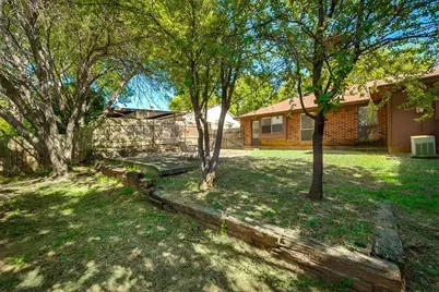 2332 Chestnut Way, Bedford, TX 76022 - Photo 16