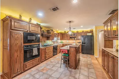 300 Shoreline Drive, Azle, TX 76020 - Photo 10