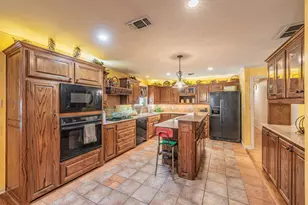 300 Shoreline Dr, Azle, TX 76020 - Photo 10