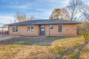 309 S Washington St, Pilot Point, TX 76258 - Photo 1