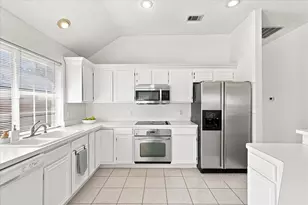 204 Meredith Ct, Irving, TX 75063 - Photo 16