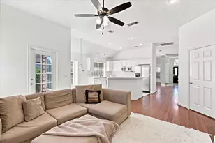 204 Meredith Ct, Irving, TX 75063 - Photo 10