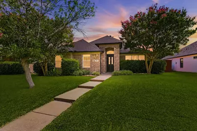 204 Meredith Court, Irving, TX 75063 - Photo 4