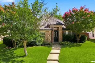 204 Meredith Ct, Irving, TX 75063 - Photo 1