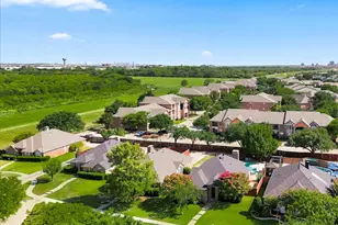 204 Meredith Ct, Irving, TX 75063 - Photo 2
