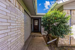 125 Sunnydale Ct, Lewisville, TX 75067 - Photo 2