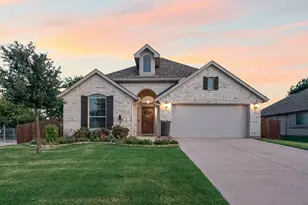 201 Providence Dr, Van Alstyne, TX 75495 - Photo 1