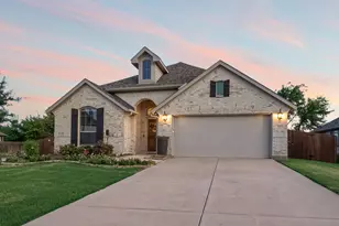 201 Providence Dr, Van Alstyne, TX 75495 - Photo 2