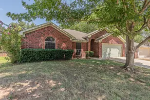904 Parkhill Dr, Mansfield, TX 76063 - Photo 2