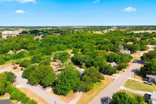 200 N Bordon St, Lorena, TX 76655 - Photo 32