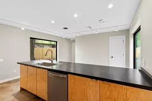 957 Woods Ave, Fort Worth, TX 76102 - Photo 6