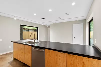 957 Woods Avenue, Fort Worth, TX 76102 - Photo 6