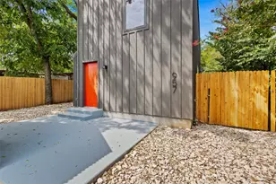957 Woods Ave, Fort Worth, TX 76102 - Photo 2