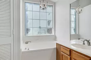 404 Spencer Cir, Grand Prairie, TX 75052 - Photo 10