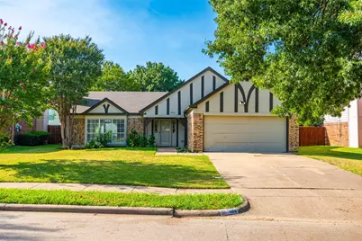 404 Spencer Circle, Grand Prairie, TX 75052 - Photo 2