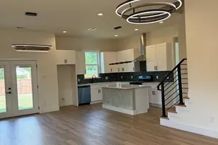 2701 S Jones St, Fort Worth, TX 76104 - Photo 2