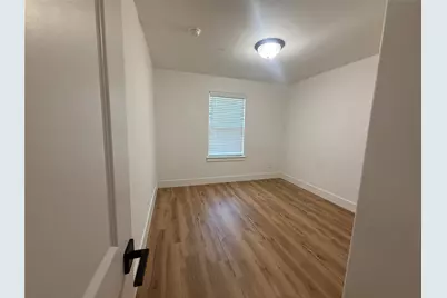 905 E 10th Street, Bonham, TX 75418 - Photo 16