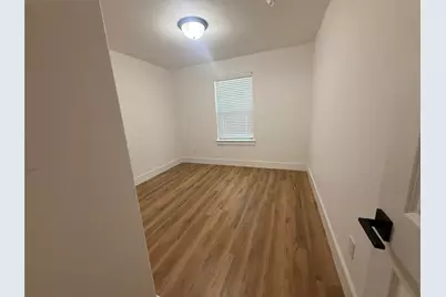 905 E 10th Street, Bonham, TX 75418 - Photo 14