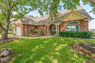 1517 Oakwood Dr, Stephenville, TX 76401 - Photo 1