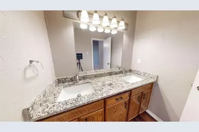 650 Harvest Hill Street, Lewisville, TX 75067 - Photo 10