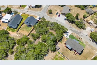 2513 Creekview Drive, Granbury, TX 76048 - Photo 4