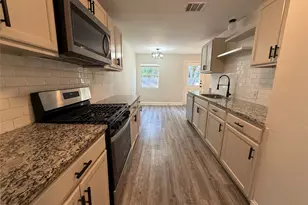 1033 S Hub St, Sherman, TX 75090 - Photo 4