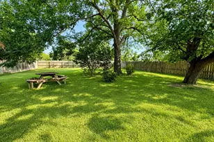 808 E Limestone Ave, Mart, TX 76664 - Photo 10