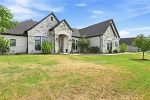 1240 Crown Valley Dr, Weatherford, TX 76087 - Photo 2